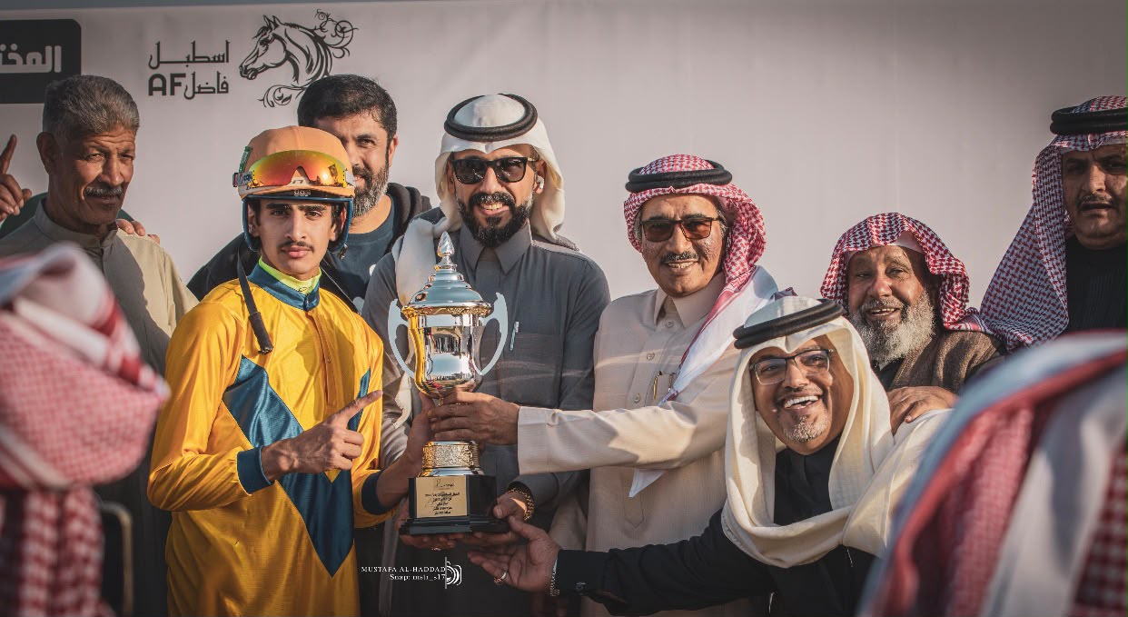 Presenting the Lungo trophy with a jockey at an Eastern Province horse race